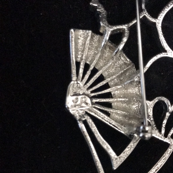 VINTAGE REMINGTON SILVER TONE VICTORIAN LADY W/ FAN BROOCH - Picture 7 of 7